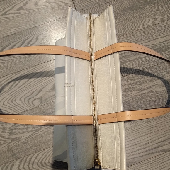 🌼 Beautiful genuine leather bag by Isaac Mizrahi - Picture 4 of 13